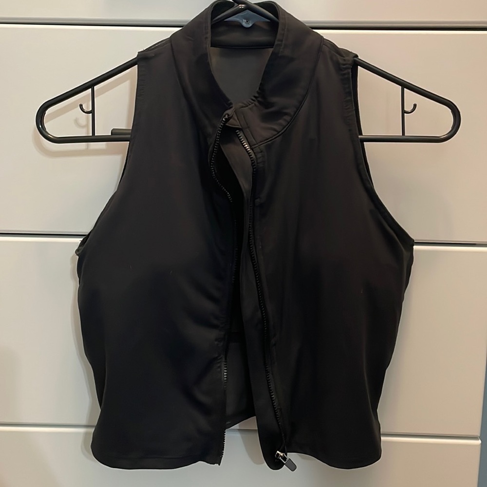 Fabletics mesh zip up crop top.
